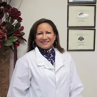 Victoria Pocasangre smiling in a white coat.